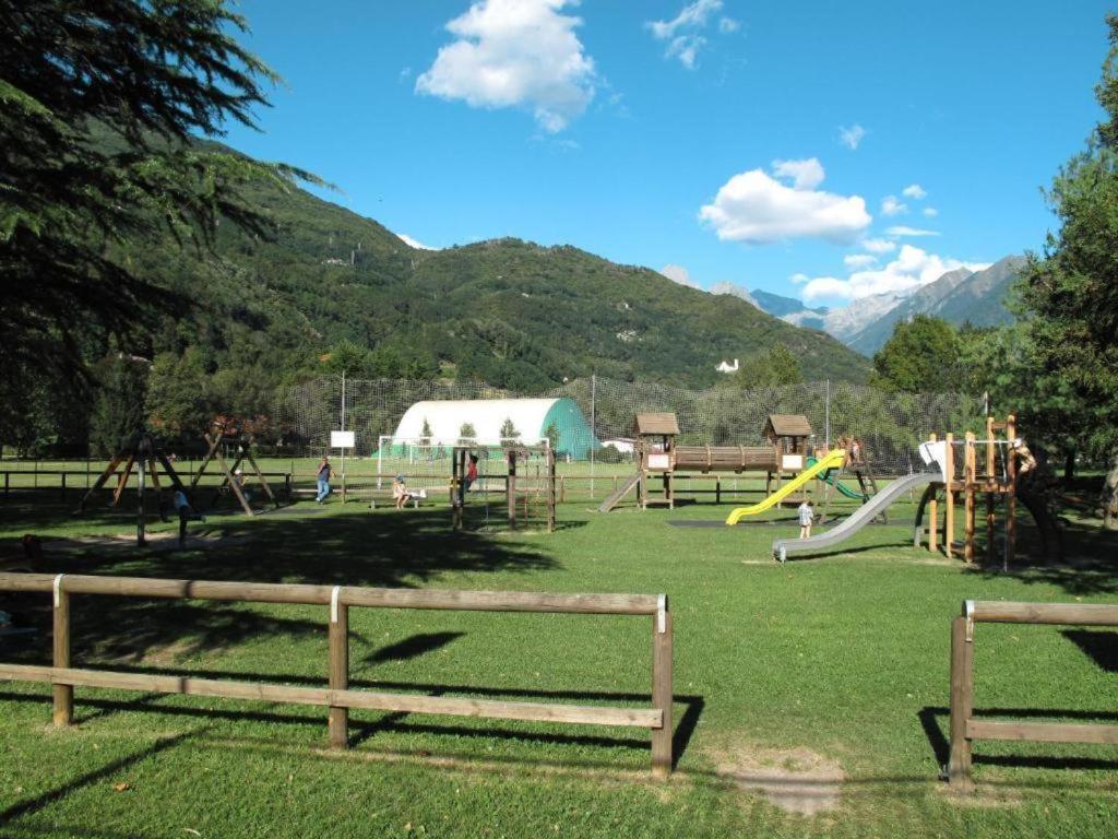 Casa Gialla Gera Lario Bagian luar foto