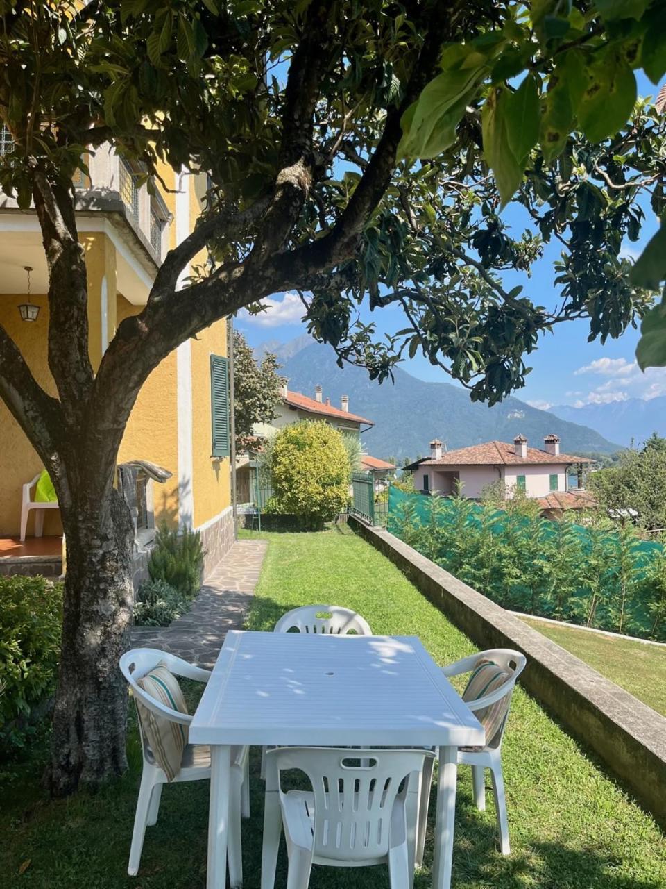 Casa Gialla Gera Lario Bagian luar foto